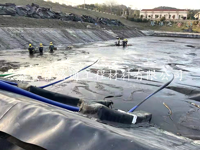 hdpe防滲土工膜可在化糞池建設工程中顯身手 hdpe防滲土工膜可在化糞池建設工程中顯身手
