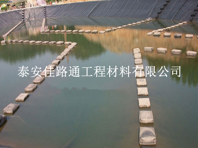 魚池鋪設養殖防滲膜有哪些特性及注意事項 魚池鋪設養殖防滲膜有哪些特性及注意事項
