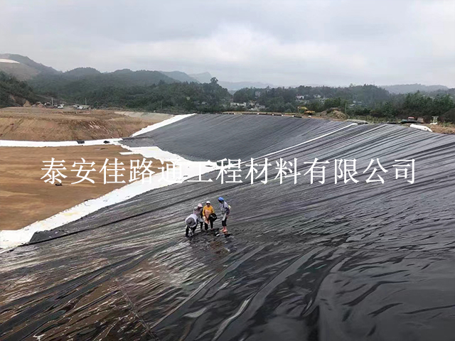 如何鋪設(shè)垃圾填埋場防滲膜能夠發(fā)揮好的作用? 如何鋪設(shè)垃圾填埋場防滲膜能夠發(fā)揮好的作用?