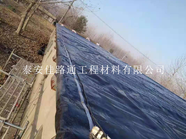 垃圾填埋場防滲膜在施工鋪設中須嚴格謹慎 垃圾填埋場防滲膜在施工鋪設中須嚴格謹慎